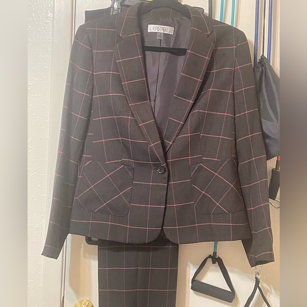 Kasper Women pantsuit brown with pink pinstripes